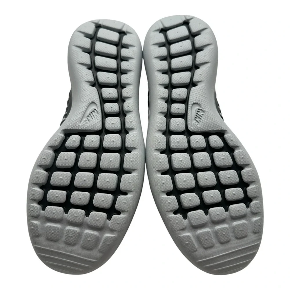 Nike Roshe Two Flyknit Shoes Womens‎ Sz 8 Dark Grey Pure Platinum 844929-002